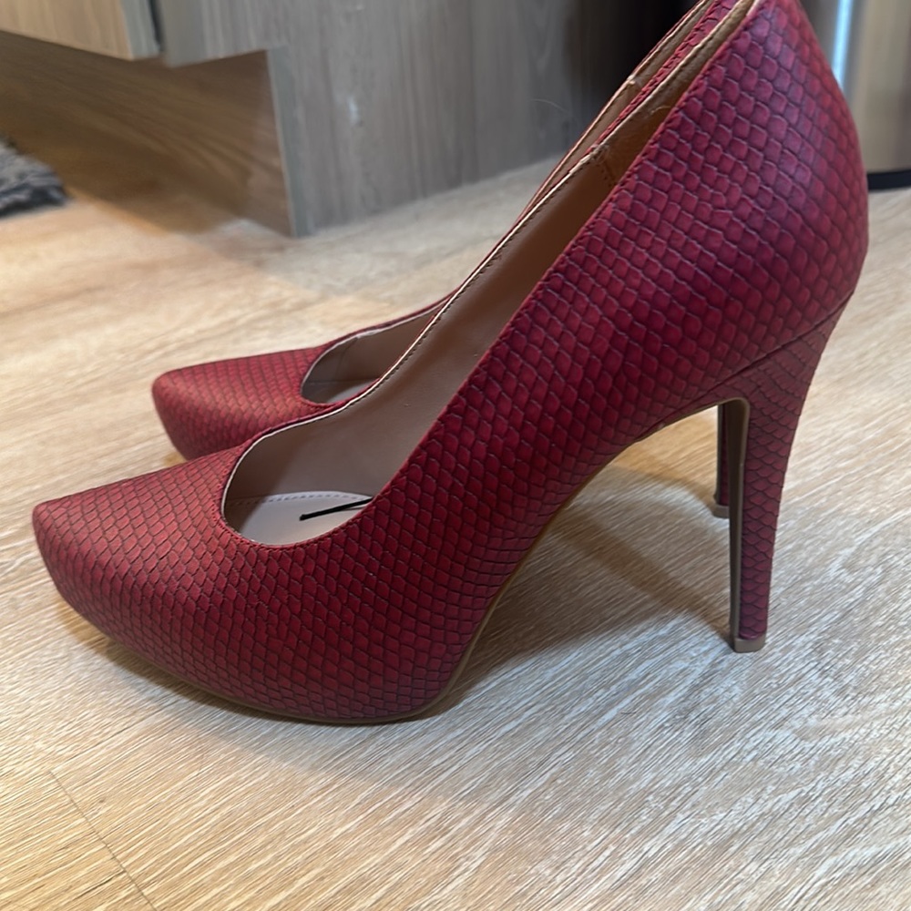 BCBGeneration Red Snakeskin Pumps (Size 9) LIKE NEW